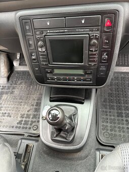 Volkswagen Sharan 2,0TDi 103Kw Comfortline 7 miest - 17