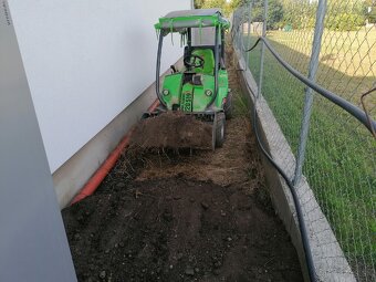 Výkopové práce minibagrom mininakladačom zakladač trávnika - 17