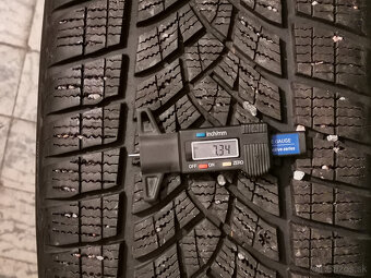VW ID. Buzz - originál 19" alu so zimnými pneu 7+ mm DOT 23 - 17