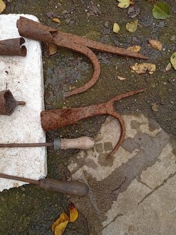 Liatinová ozdoba staré náradie - 17