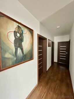 Na predaj moderná štýlová novostavba s garážou a pozemkom - 17