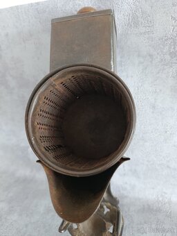 Velmi starý (cca 110-115let) krásný zdobený mlyncek na strou - 17