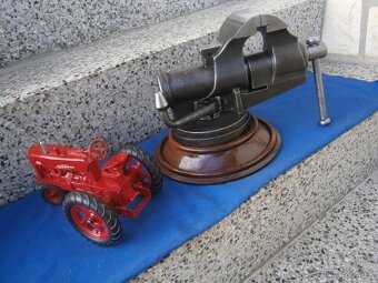 Menší svěráky - 17