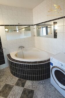 REZERVOVANÉ Rodinný dom s potenciálom neďaleko Zlatých Mora - 17