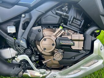 Honda Africa Twin Adventure Sport EERA DCT model 2024 - 17