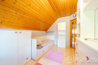 BOSEN | Priestranný rodinný dom s pivnicou, garážou a záhrad - 17