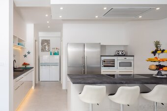 Chorvátsko, ROGOZNICA - Luxusná vila s nekonečným bazénom pr - 17