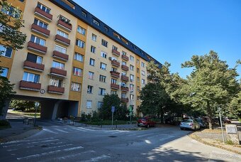 Sibírska -3. izbový, priestranný byt s balkonom - 17
