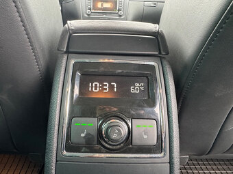 Škoda Superb Combi 2.0 TDI CR 4x4 Elegance DSG - 17