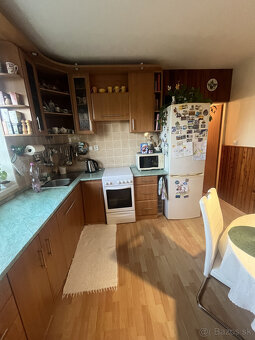 Váš nový domov čaká na vás – priestranný 3-izbový byt v Hume - 17