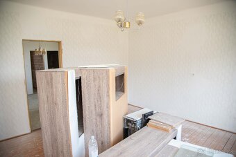 EXKLUZÍVNE vám ponúkame na predaj starší rodinný dom s veľký - 17