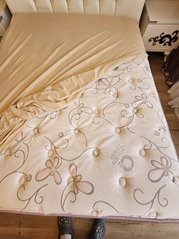 Luxusné biele kreslo z koženky – elegantné a pohodlné - 17