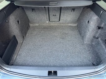 Škoda Octavia Combi 2.0 TDI EleganceStyle DSG - 17