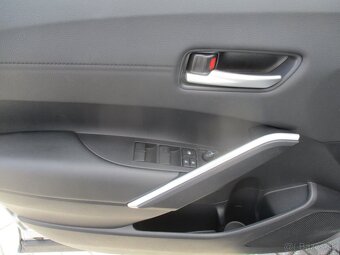 TOYOTA COROLLA CROSS AC STYLE TECH 2,0 HEV 4x4 DPH - 17