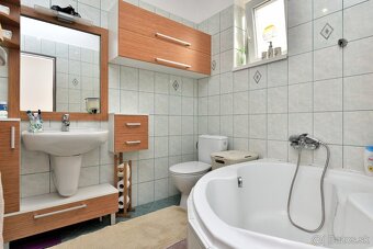 Poschodový dom,garáž,bazén,altánok s grilom, jazierko,Blažov - 17