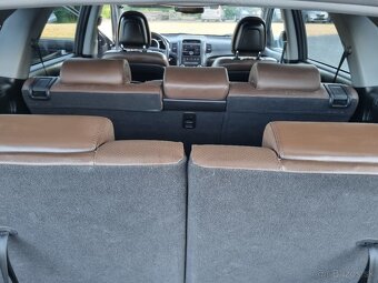 KIA SORENTO 2,2CRDi 4x4 7.MIESTNE - 17