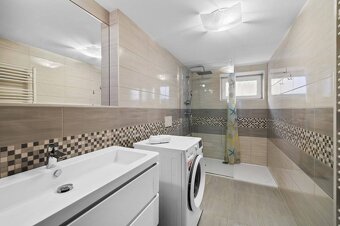 REZERVOVANÉI Predaj 5 - izb.dom v obľúbenej lokalite Ivanka  - 17