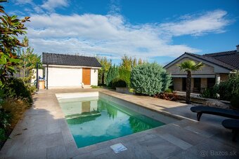 ZNÍŽENÁ CENA Nádherný rodinný dom s nádychom luxusu - 17