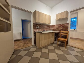 DOM V BLIZKOSTI CENTRA V TICHEJ LOKALITE - 17