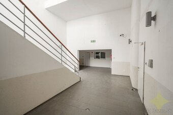 Ponúkam na predaj výrobno - skladové priestory Partizánske - 17