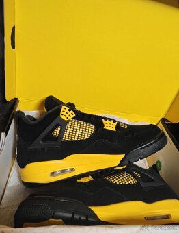 Jordan RETRO 4 Yellow - 17