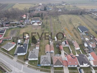 Dve stavebne parcely s rozhlohou 2025 m² s rodinnym domom - 17