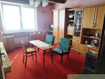 Z časti rekonštruovaný gazdovský dom v obci Hrušov - 17