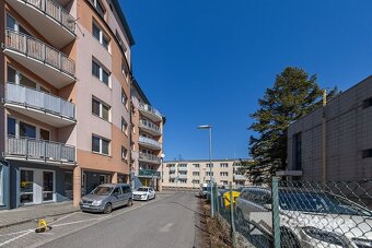 Dizajnový 3 izbový byt na predaj s garážovým státím - centru - 17