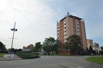 REZERVOVANÉ - PEKNÁ GARSÓNKA S LOGGIOU  V CENTRE TREBIŠOVA - 17