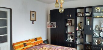 Rodinný dom - priestranný, dvojgeneračný, investičná príleži - 17