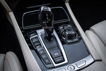 BMW 730d LCI xDrive, Soft-close, Webasto, Nové rozvody - 17