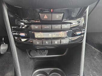Peugeot 2008 1.2 Full výbava Allure ambilight - 17
