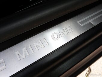 Mini One 1,4i 70kW M6 panoráma - 17