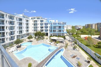 Prostorný apartmán 2kk s výhledem na bazén, jen350m od pláže - 17