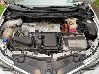 Toyota Auris 1.8i HYBRID, rok 12/2018, naj.92xxx km - 17