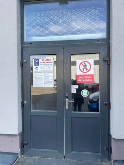 Prenájom 200m2 obchodných priestorov, prízemie Living centra - 17