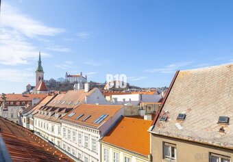 Jedinečný podkrovný mezonet v historickom Esterháziho paláci - 17