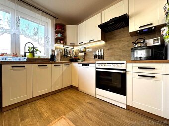 Zrekonštruovaný 4-izbový rodinný dom s garážou GALOVANY - 17