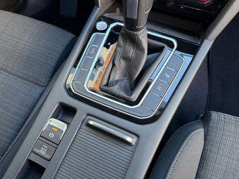 VW Passat B8 Variant 2.0TDI 110kW DSG ACC - záruka Autodraft - 17