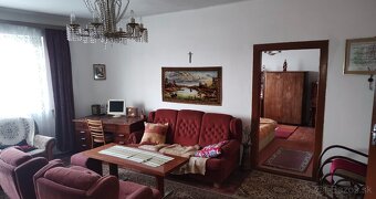 Priestranný dvojpodlažný rodinný dom v Pribeníku - 17
