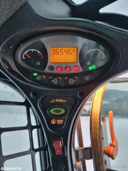 Pásový nakladač Bobcat T770 s nosnosťou 2,5 tony. Americký v - 17