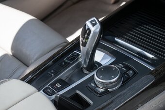 BMW X5 xDrive30d A/T 190KW . - 17