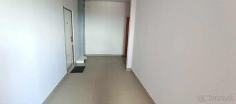 REZERVOVANÉ Moderný 3+1 Byt s balkónom v Lučenci - 17