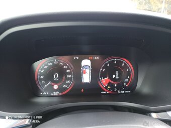 Volvo V60 2.0 benzin, automat, rok 2020 - 17