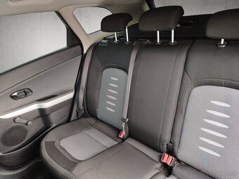 KIA CEED SW 1,4 C-VVT STRIEBORNÁ EDÍCIA - 17