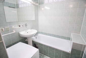 Veľký 3-izbový byt s balkónom blízko stanice, Nové Zámky – 8 - 17