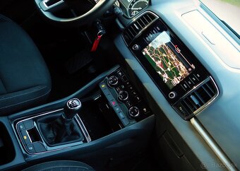 KAROQ 1.6 TDi 4-Valec,Executive,1/2019,Full LED,GPS,FRONT - 17