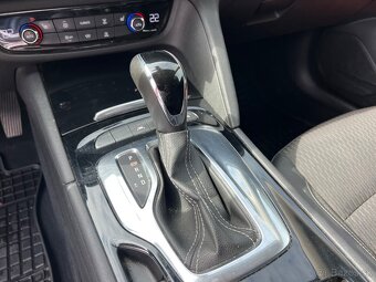 Opel Insignia ST 2.0 CDTI S&S Dynamic AT8 - 17