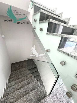 Luxusná novostavba vila s bazénom blízko mora a výhľadom na  - 17