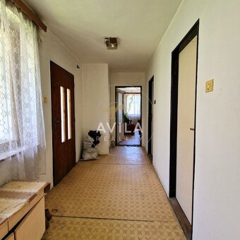 Na predaj RD v centre Dolné Srnie – pozemok 681 m² - 17